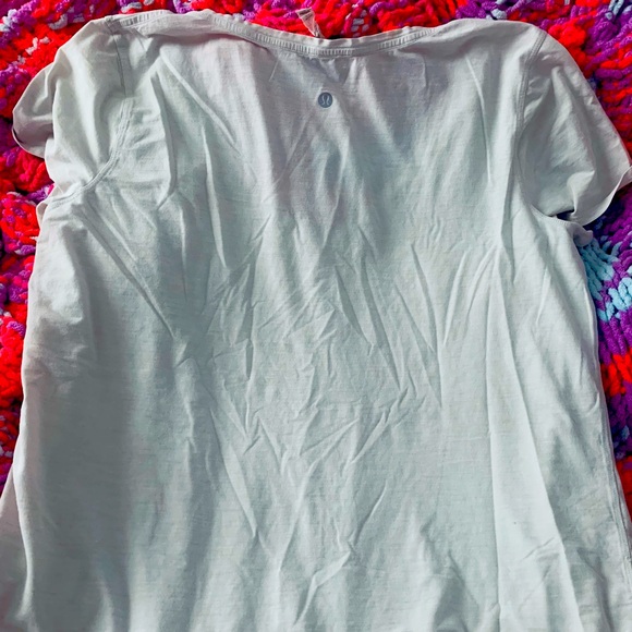 LOT OF 6 LONG & SHORT SLEEVE SIZE 12 LULULEMON TOPS BEAUTIFUL LIGHT COLORS - Picture 7 of 15